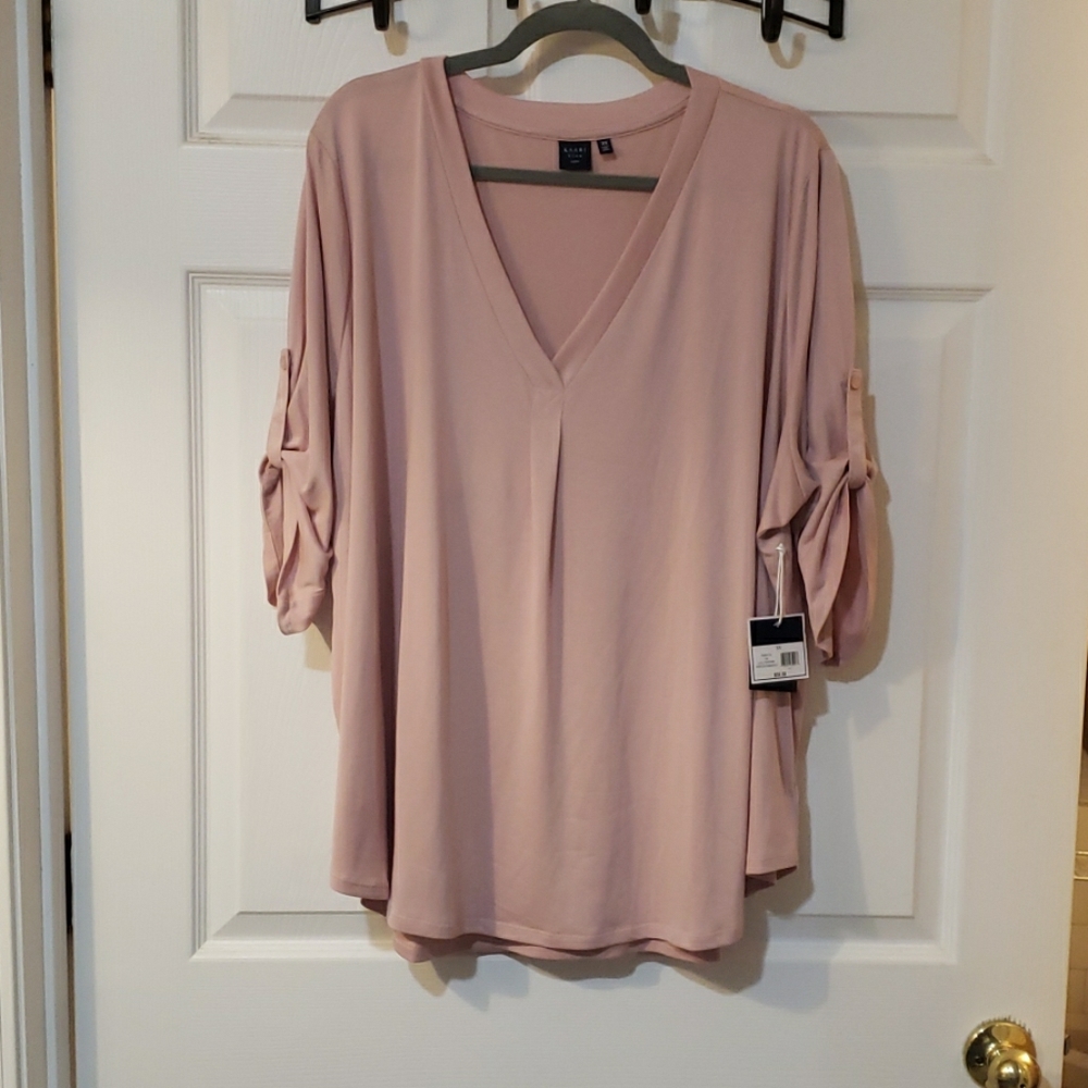 3X Curvy blouse. NWT.